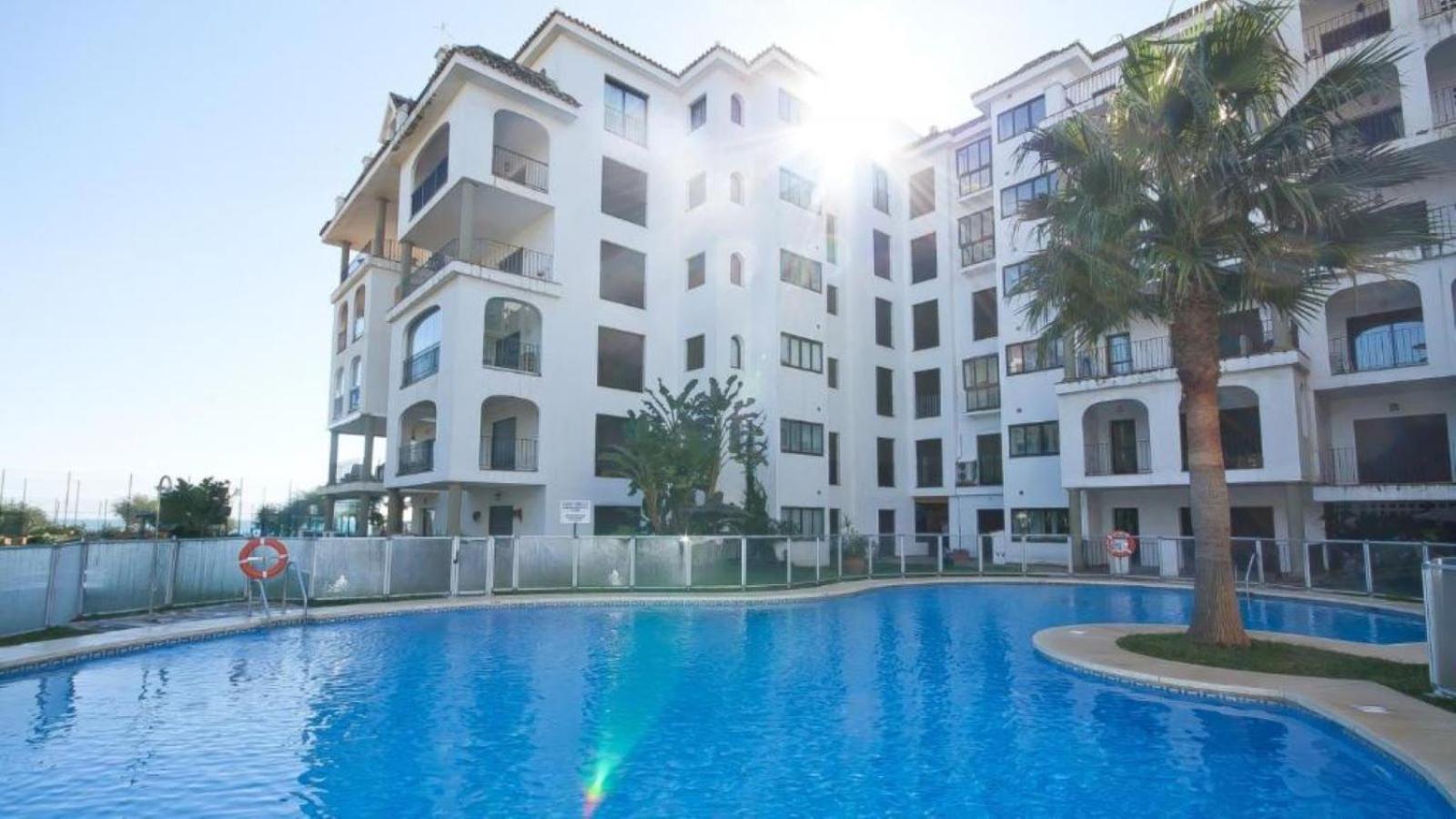 Duquesa Port Apartment Манилва Екстериор снимка