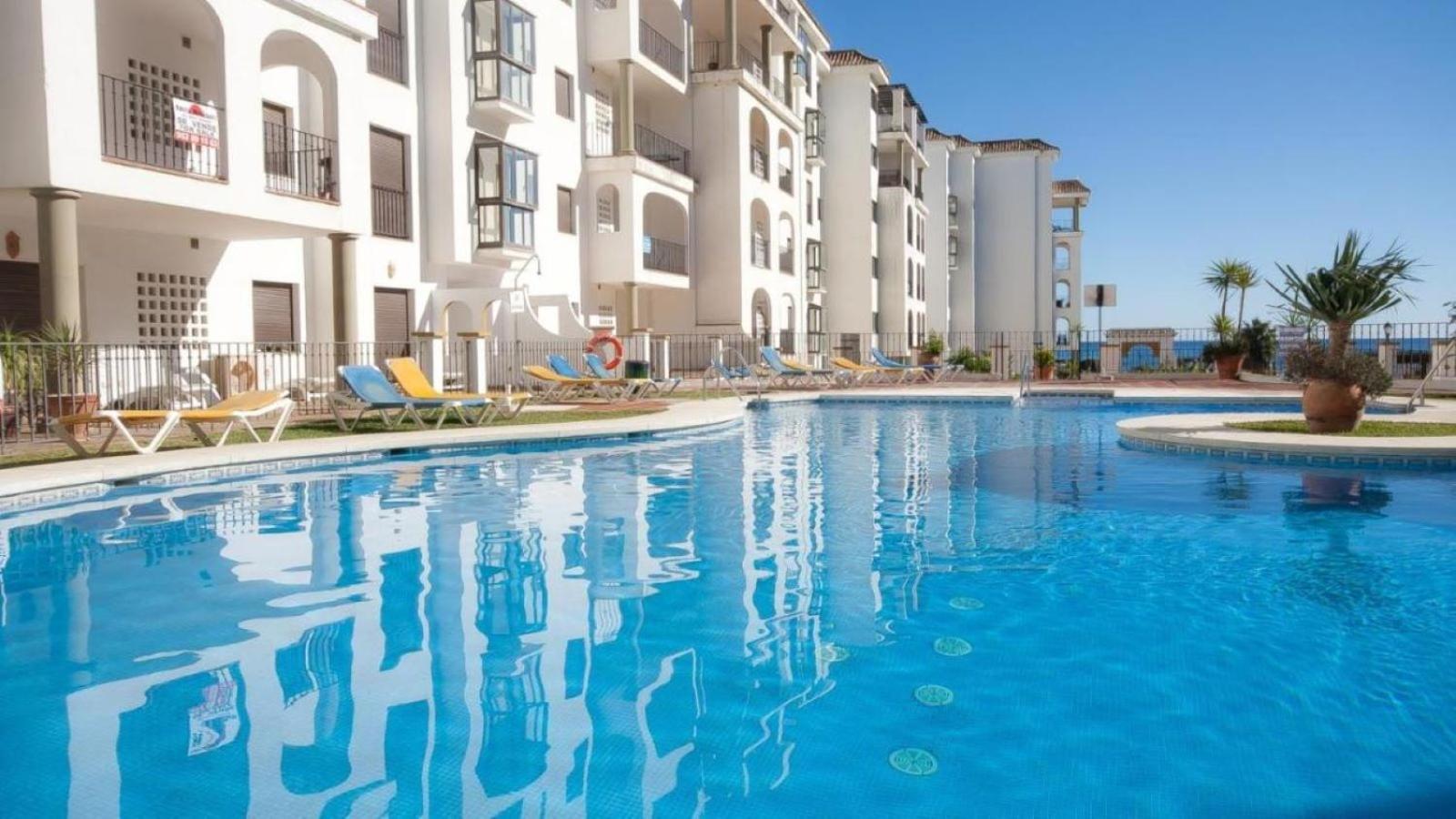 Duquesa Port Apartment Манилва Екстериор снимка