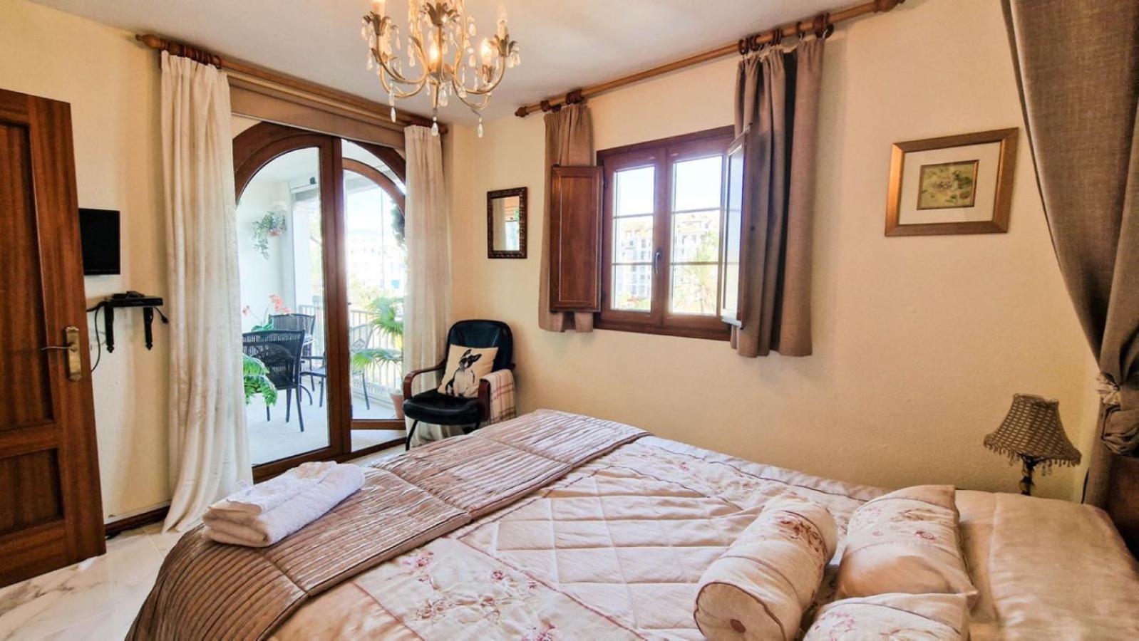Duquesa Port Apartment Манилва Екстериор снимка