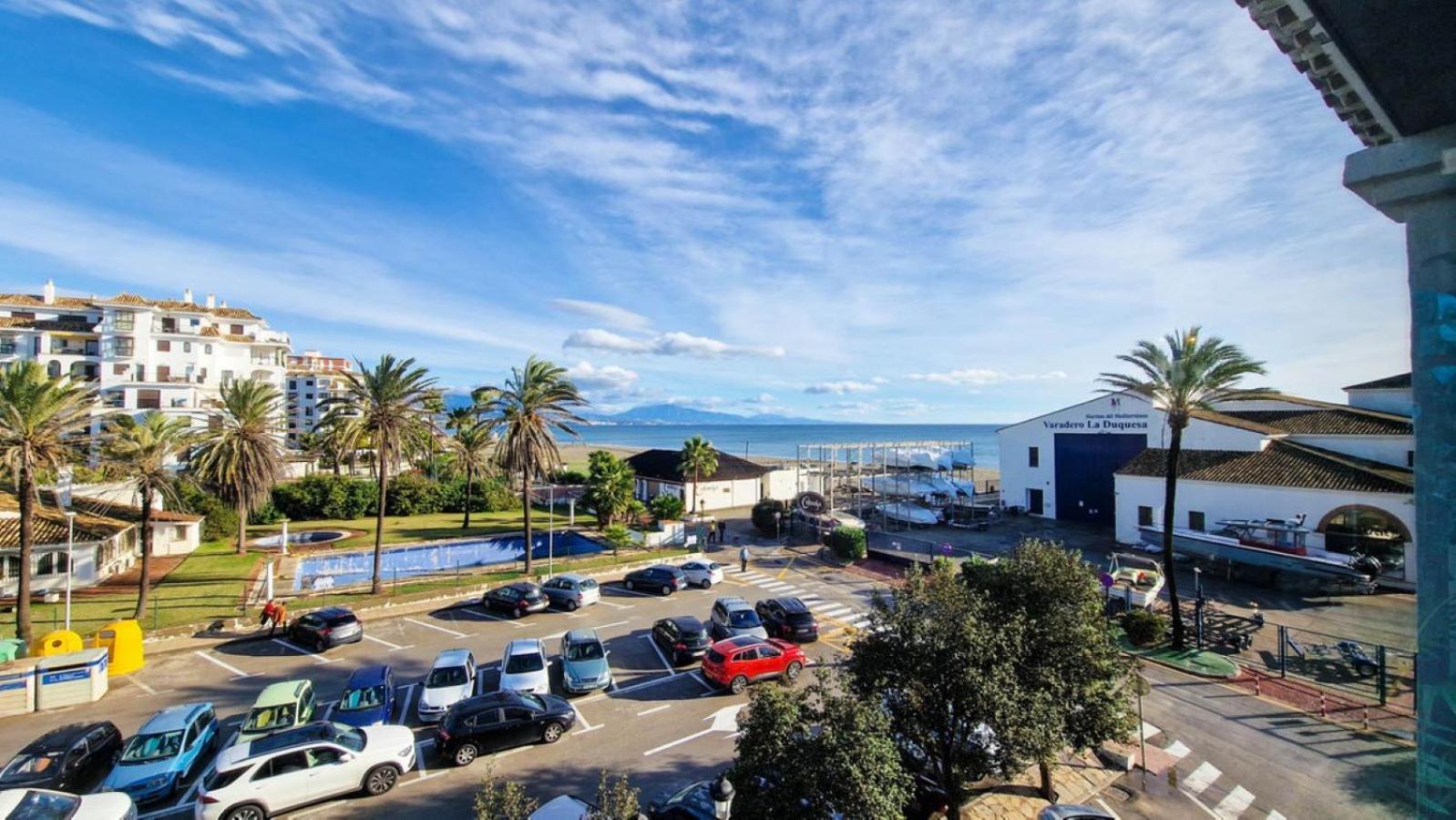 Duquesa Port Apartment Манилва Екстериор снимка