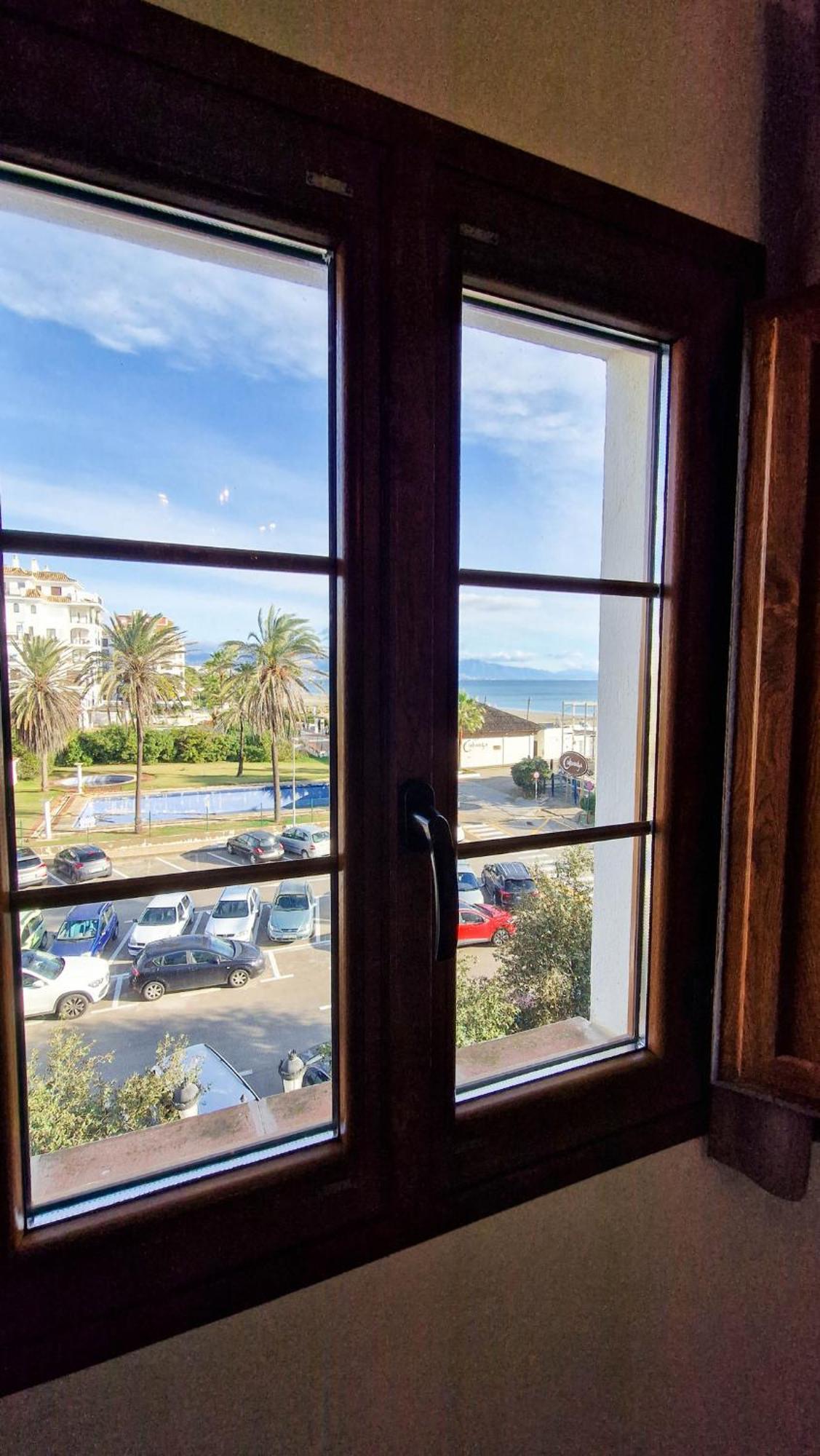 Duquesa Port Apartment Манилва Екстериор снимка