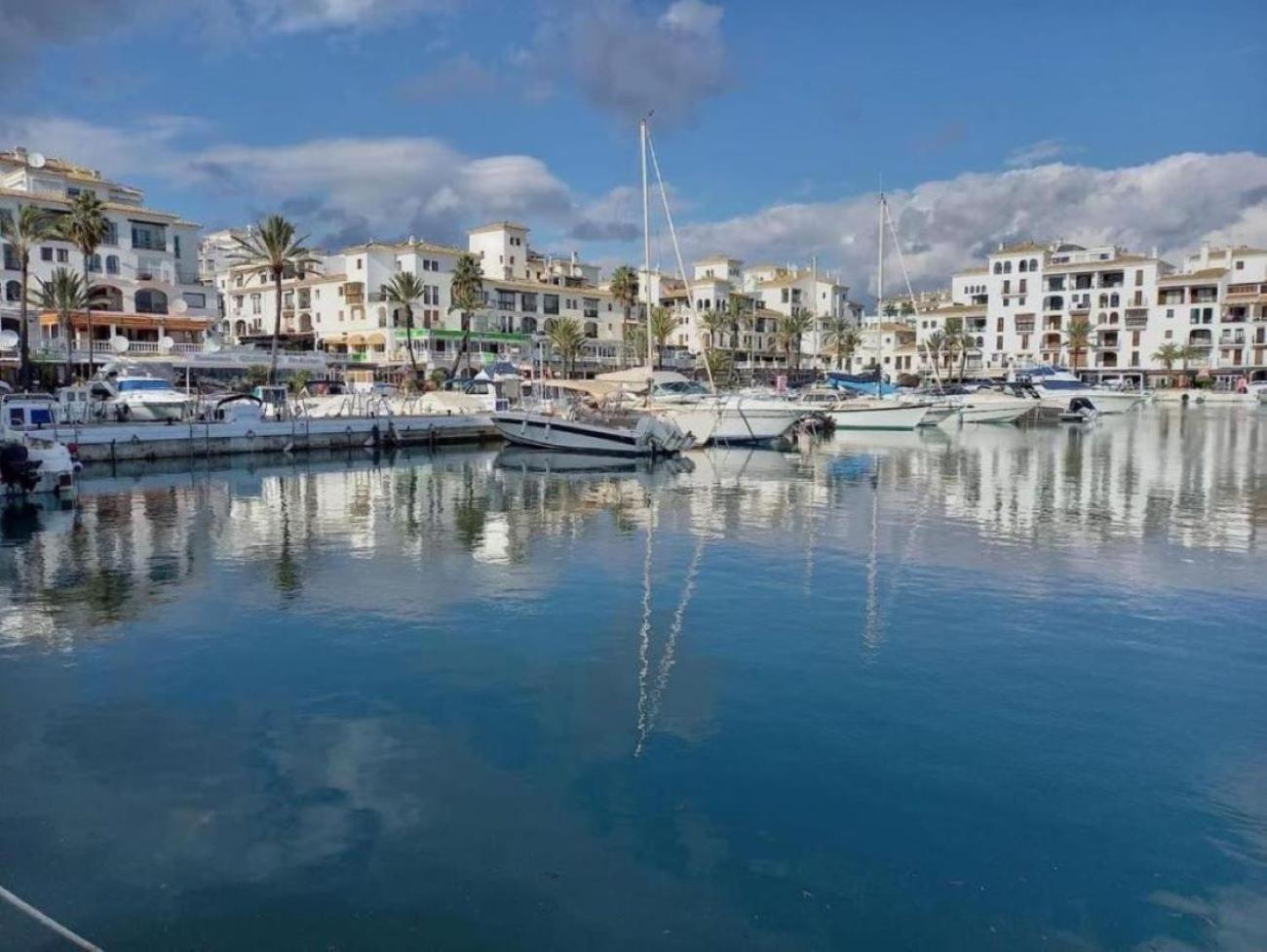 Duquesa Port Apartment Манилва Екстериор снимка